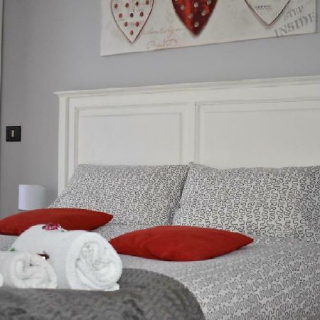 Alma Nua Bed & Breakfast แตร์ราซีนี ภายนอก รูปภาพ