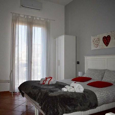 Alma Nua Bed & Breakfast แตร์ราซีนี ภายนอก รูปภาพ