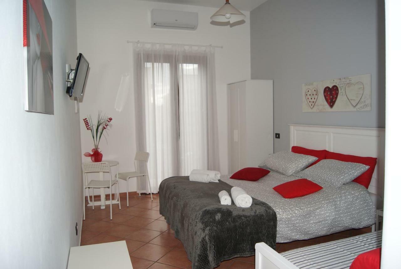 Alma Nua Bed & Breakfast แตร์ราซีนี ภายนอก รูปภาพ