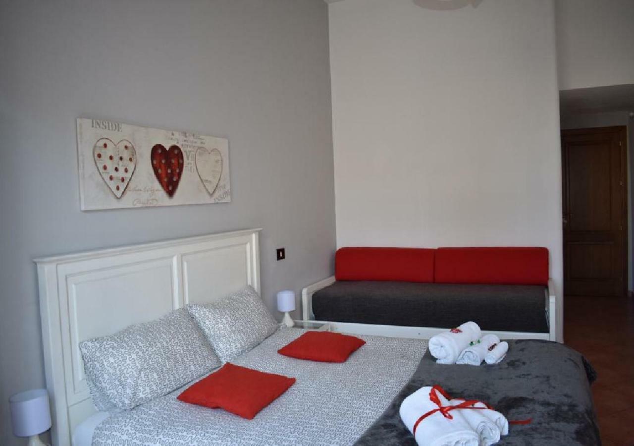 Alma Nua Bed & Breakfast แตร์ราซีนี ภายนอก รูปภาพ