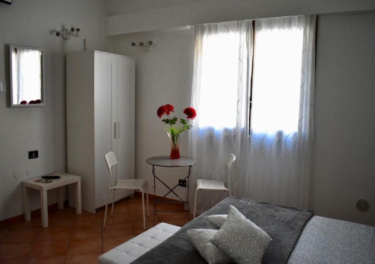Alma Nua Bed & Breakfast แตร์ราซีนี ภายนอก รูปภาพ