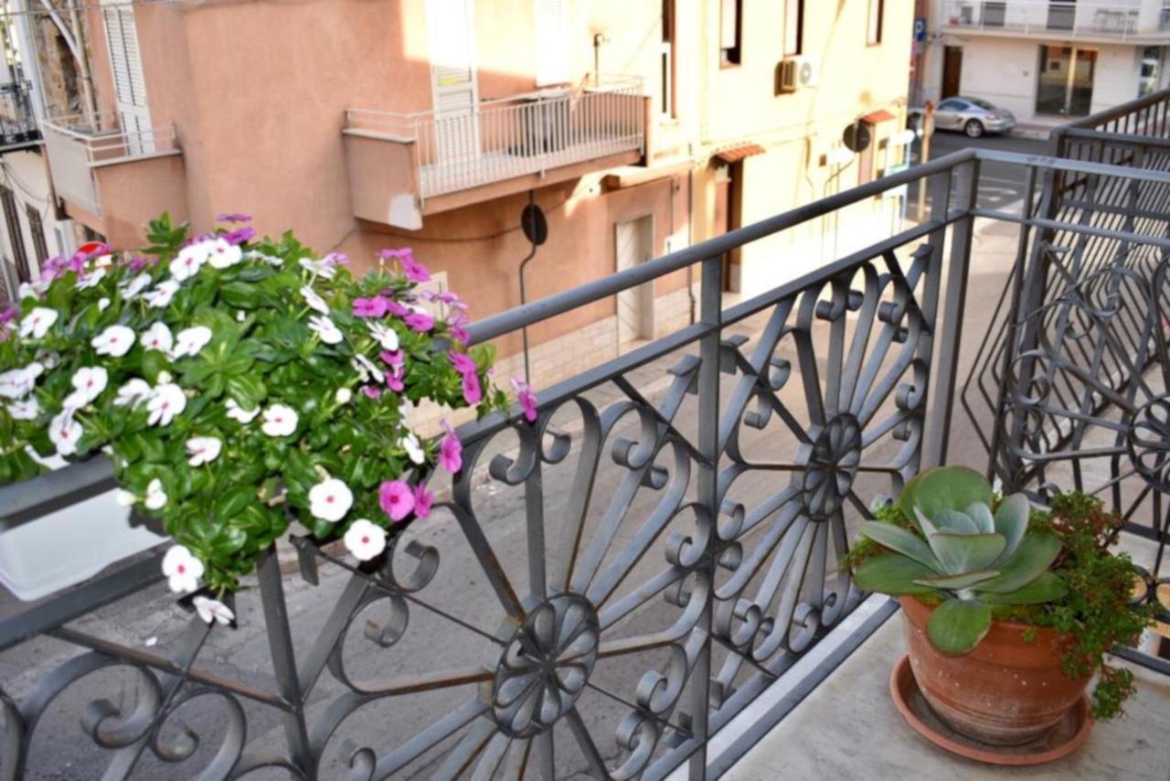 Alma Nua Bed & Breakfast แตร์ราซีนี ภายนอก รูปภาพ